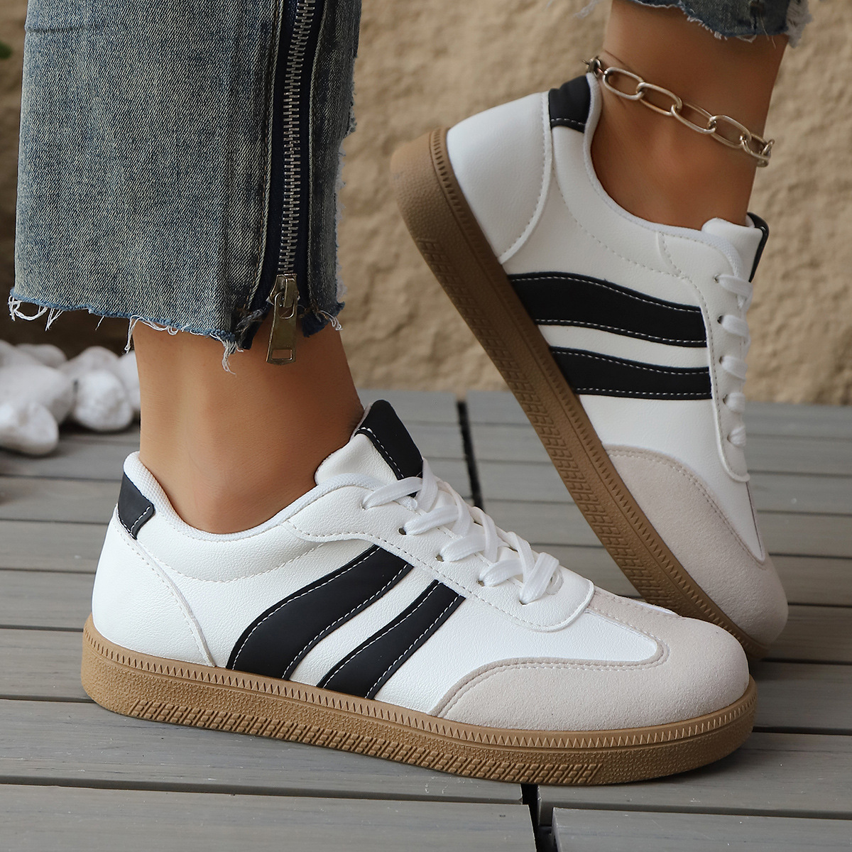 Women's White Leather Suede Retro Trainers Corvine
