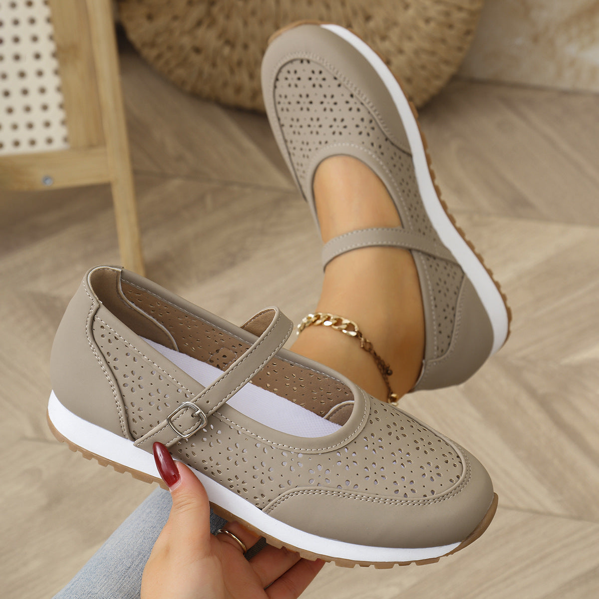 Women's Breathable Adjustable Strap Casual Shoes Corvine