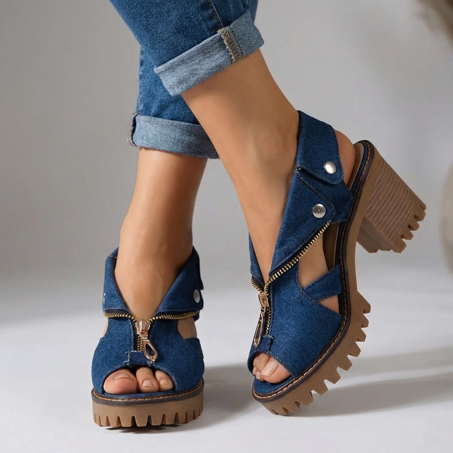 Women's Drop-Down Collar Zip Heels Corvine