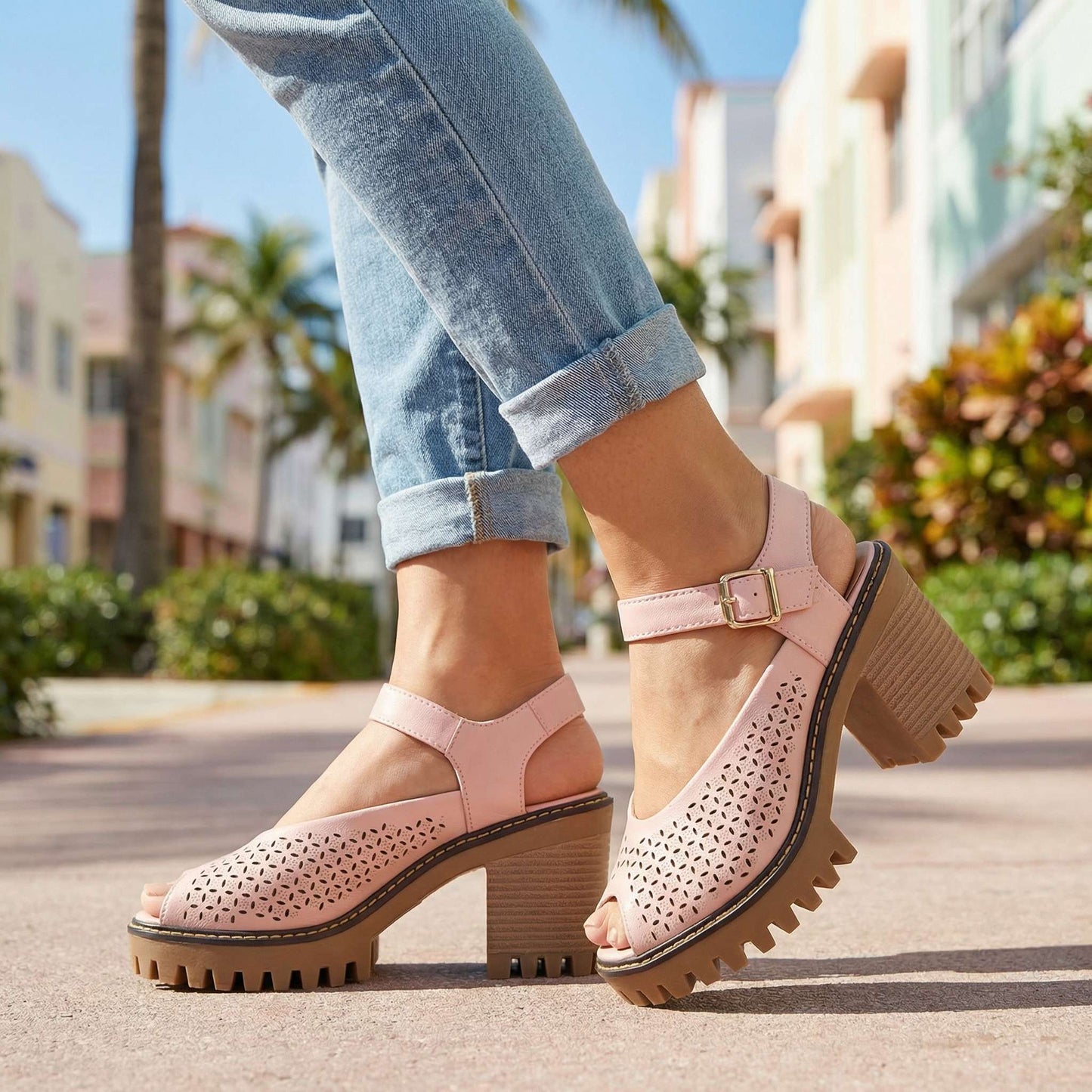 Women's Flower Cut Chunky Sandals Corvine