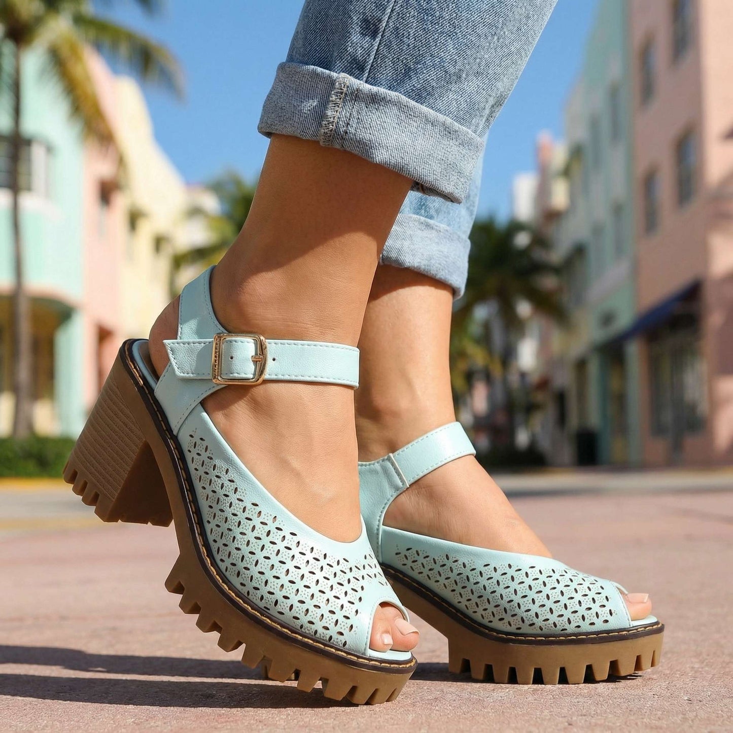 Women's Flower Cut Profile Chunky Sandal Heels Corvine
