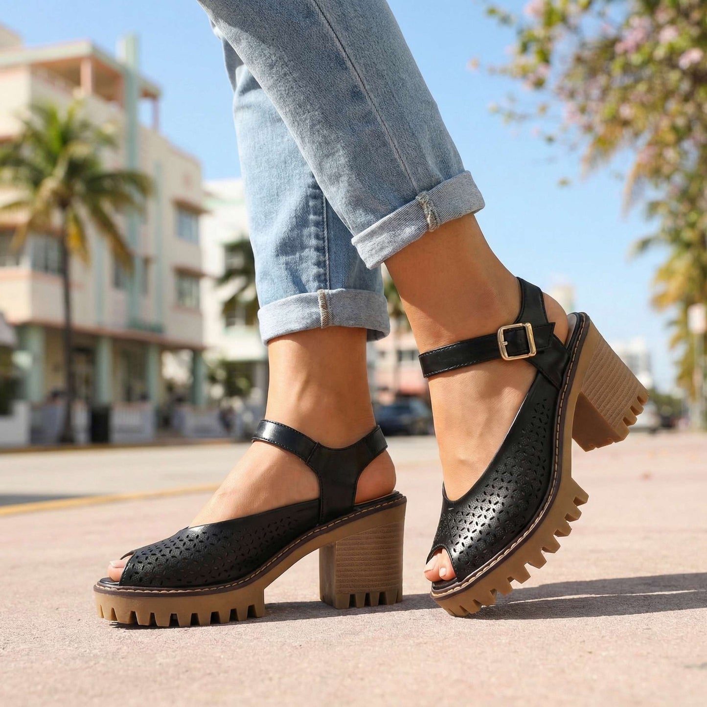 Women's Flower Cut Profile Chunky Sandal Heels Corvine