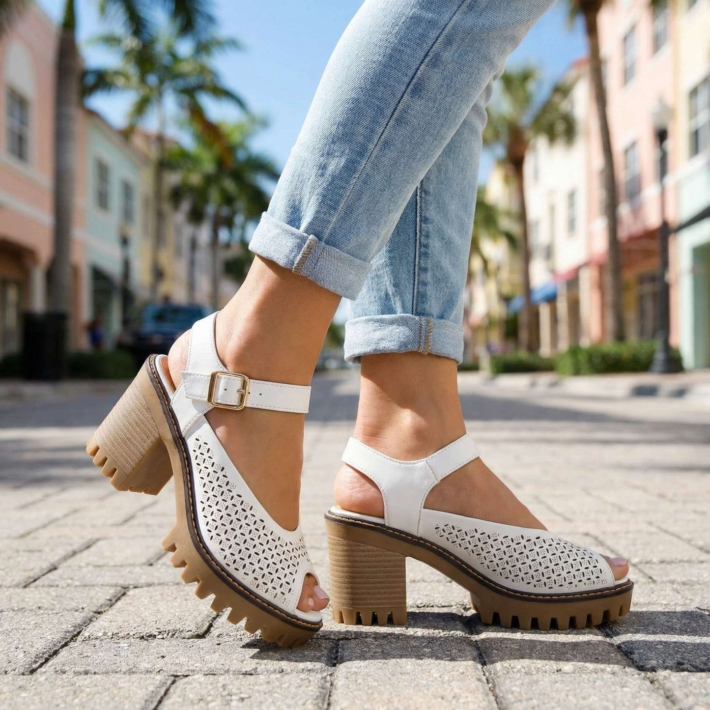 Women's Flower Cut Profile Chunky Sandal Heels Corvine