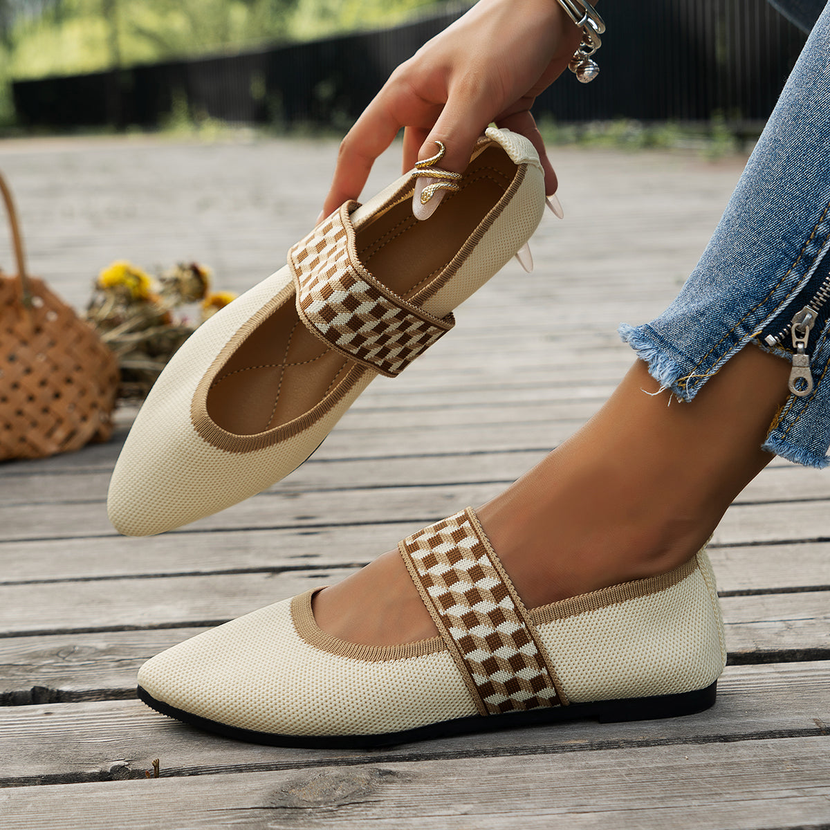 Women's Premium Knit Pointed Toe Flats Corvine