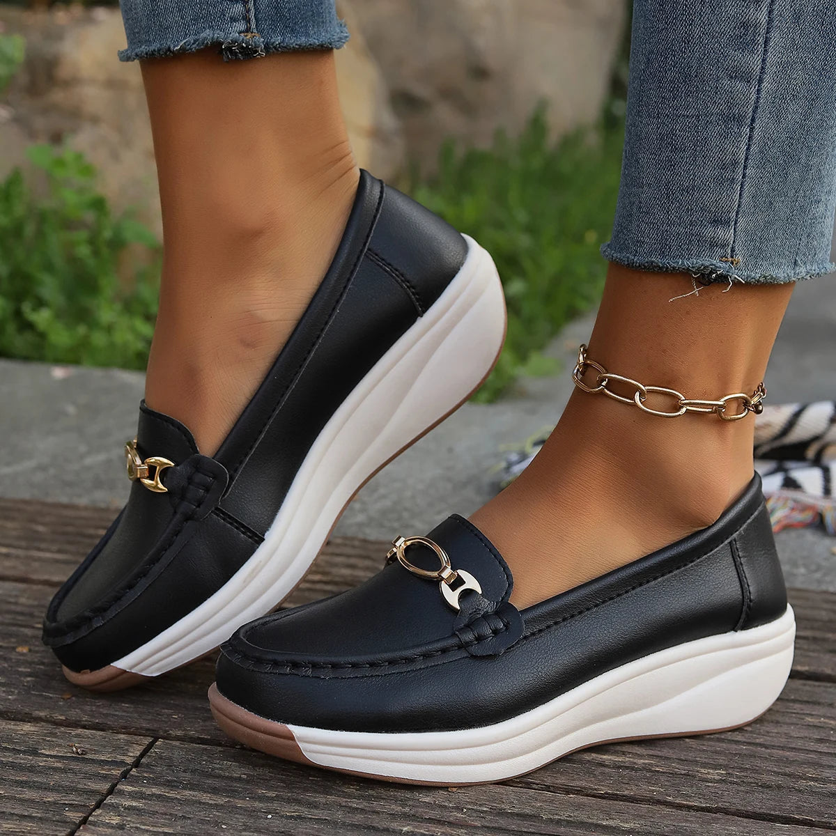 Women's Smooth Faux-Leather Platform Loafers Corvine