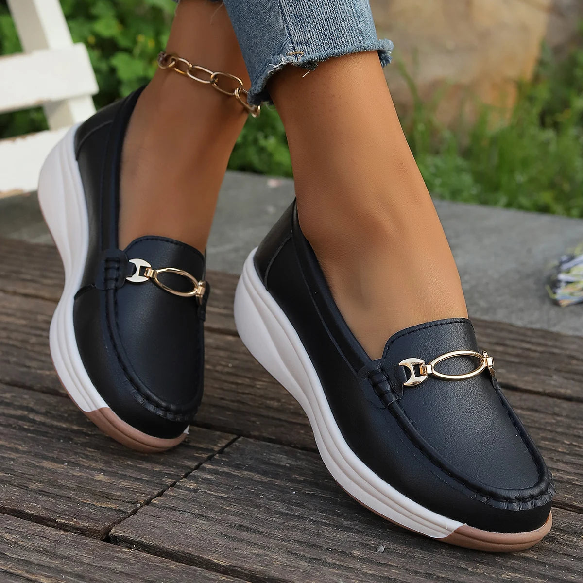 Women's Smooth Faux-Leather Platform Loafers Corvine