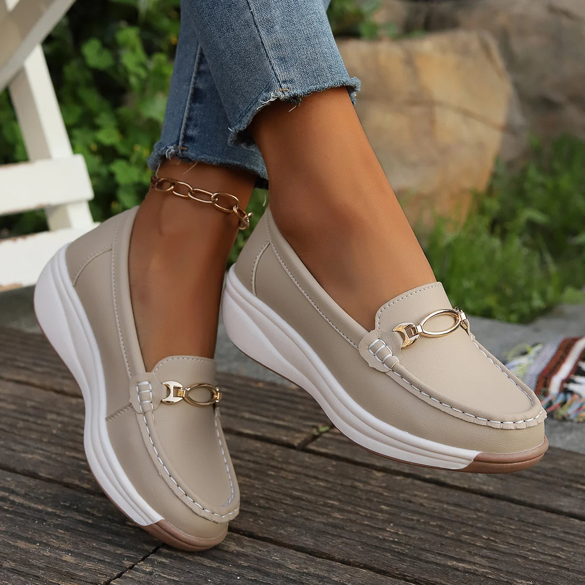 Women's Smooth Faux-Leather Platform Loafers Corvine