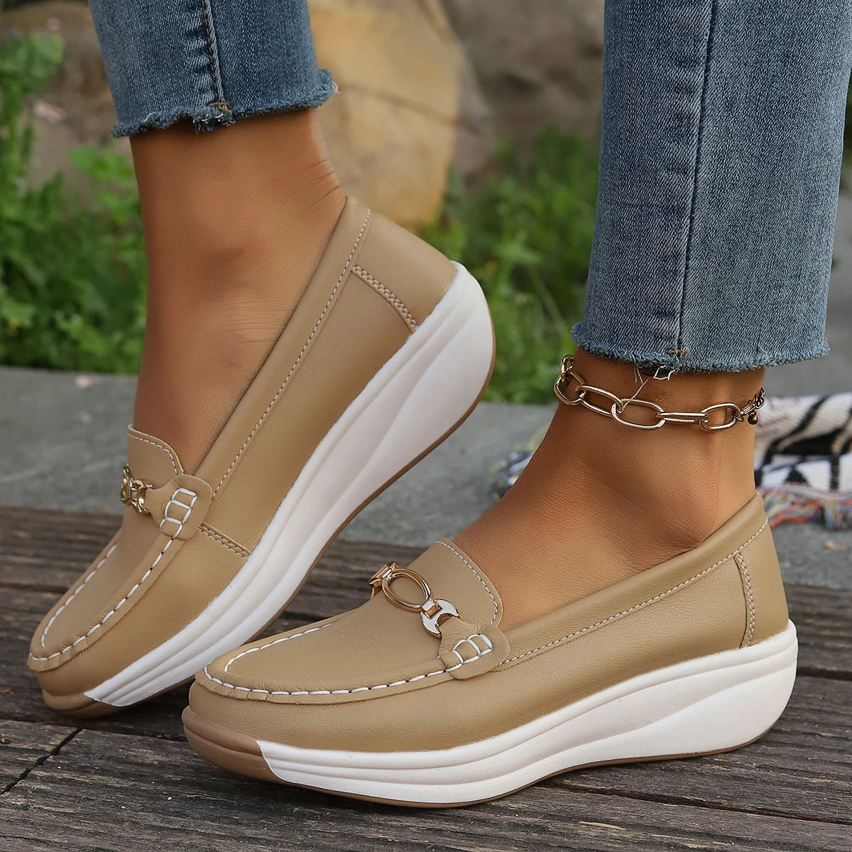 Women's Smooth Faux-Leather Platform Loafers Corvine