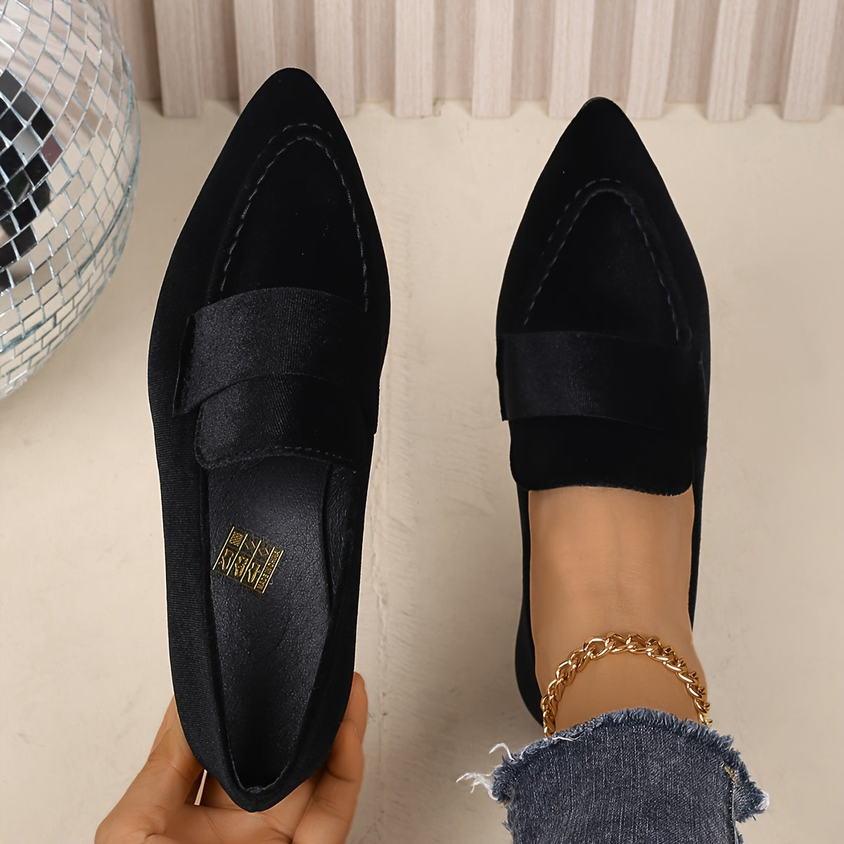 Women's Velvet Pointed Toe Loafers Corvine