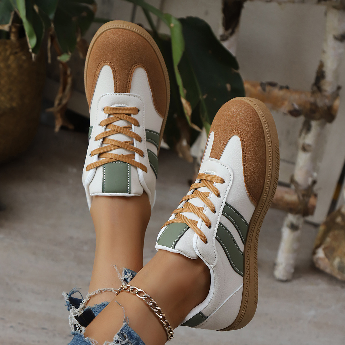 Women's White Leather Suede Retro Trainers Corvine