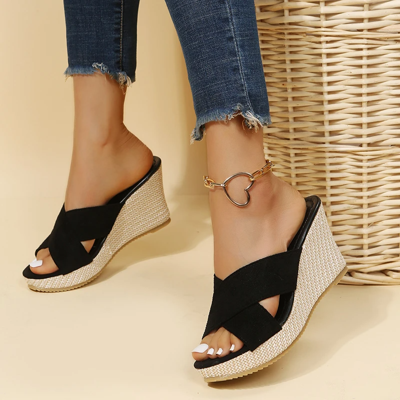 Women's Woven Strap Cushioned Wedge Sandals Corvine